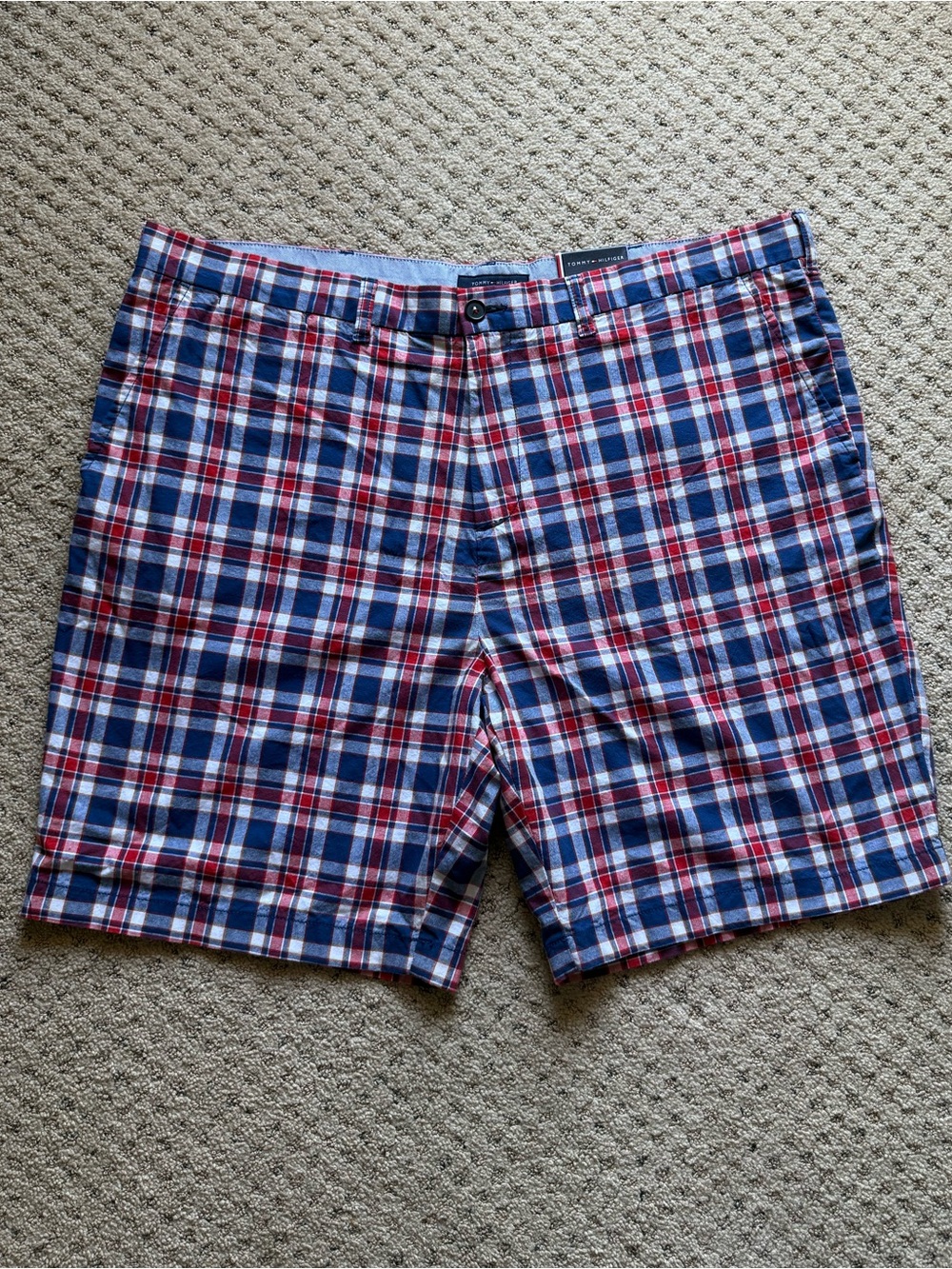 Tommy Hilfiger Men’s Plaid Flat Front 9” Inseam Shorts NWT Size 42W